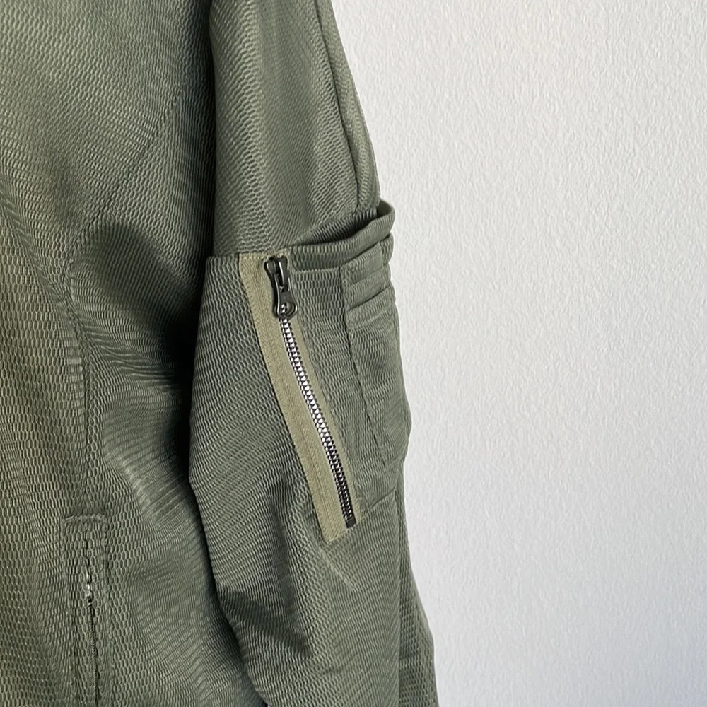 Woman’s ALO yoga, jacket, size small military green - Picture 2 of 9